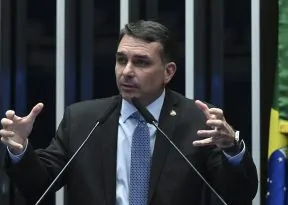 Justiça suspende entrega de Título de Cidadão Soteropolitano a Flávio Bolsonaro