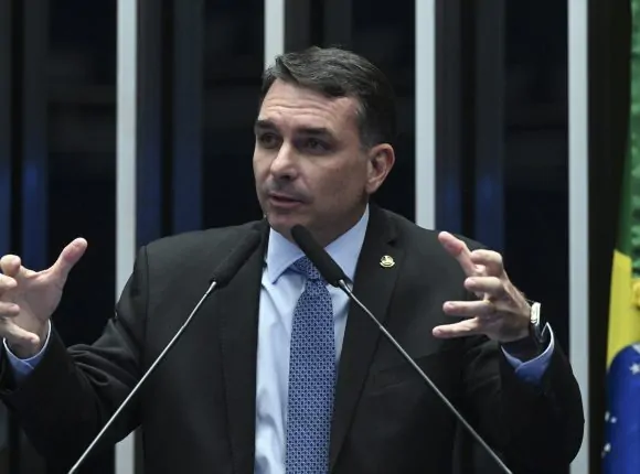 Justiça suspende entrega de Título de Cidadão Soteropolitano a Flávio Bolsonaro