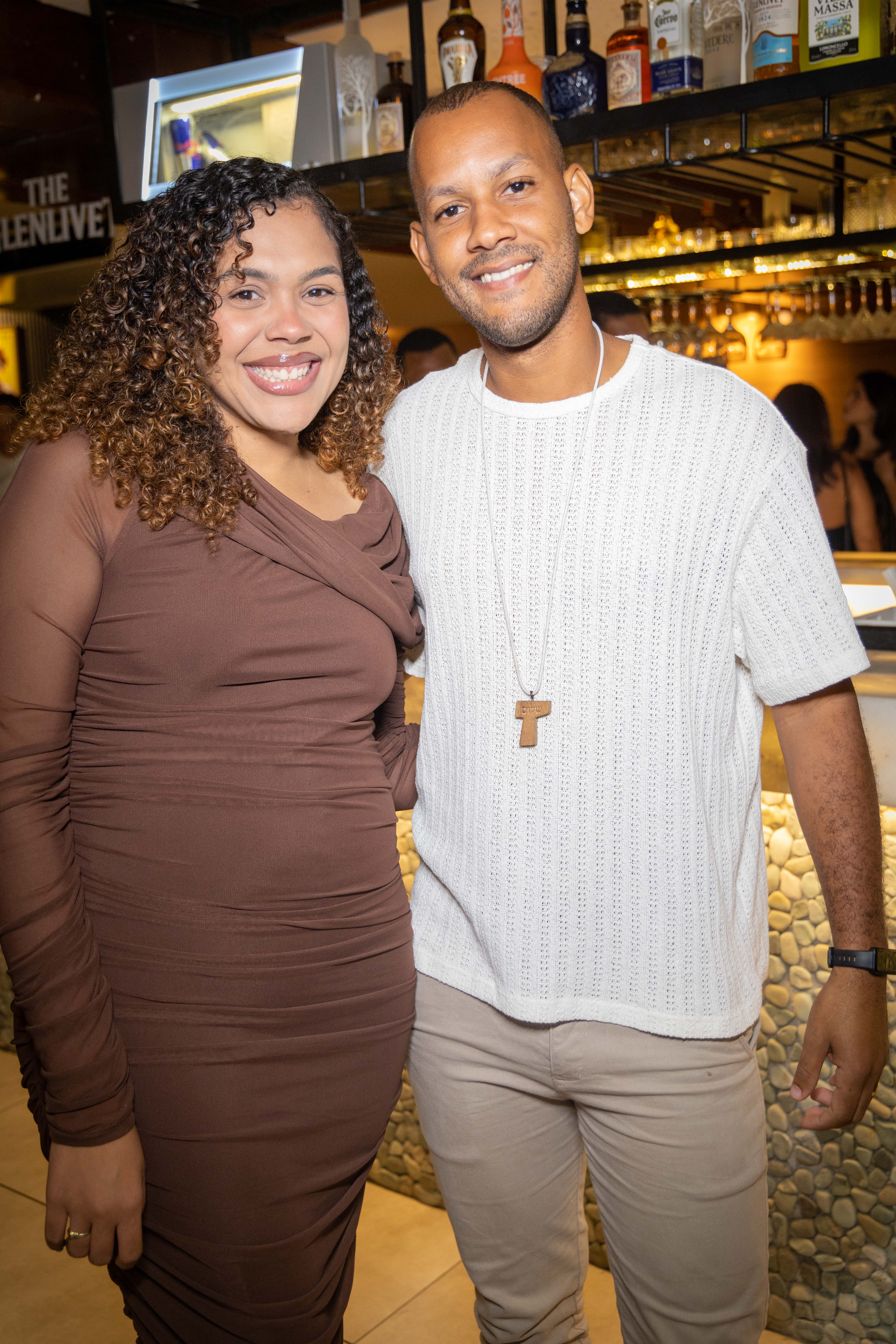 Bia Nery e Antônio Neto