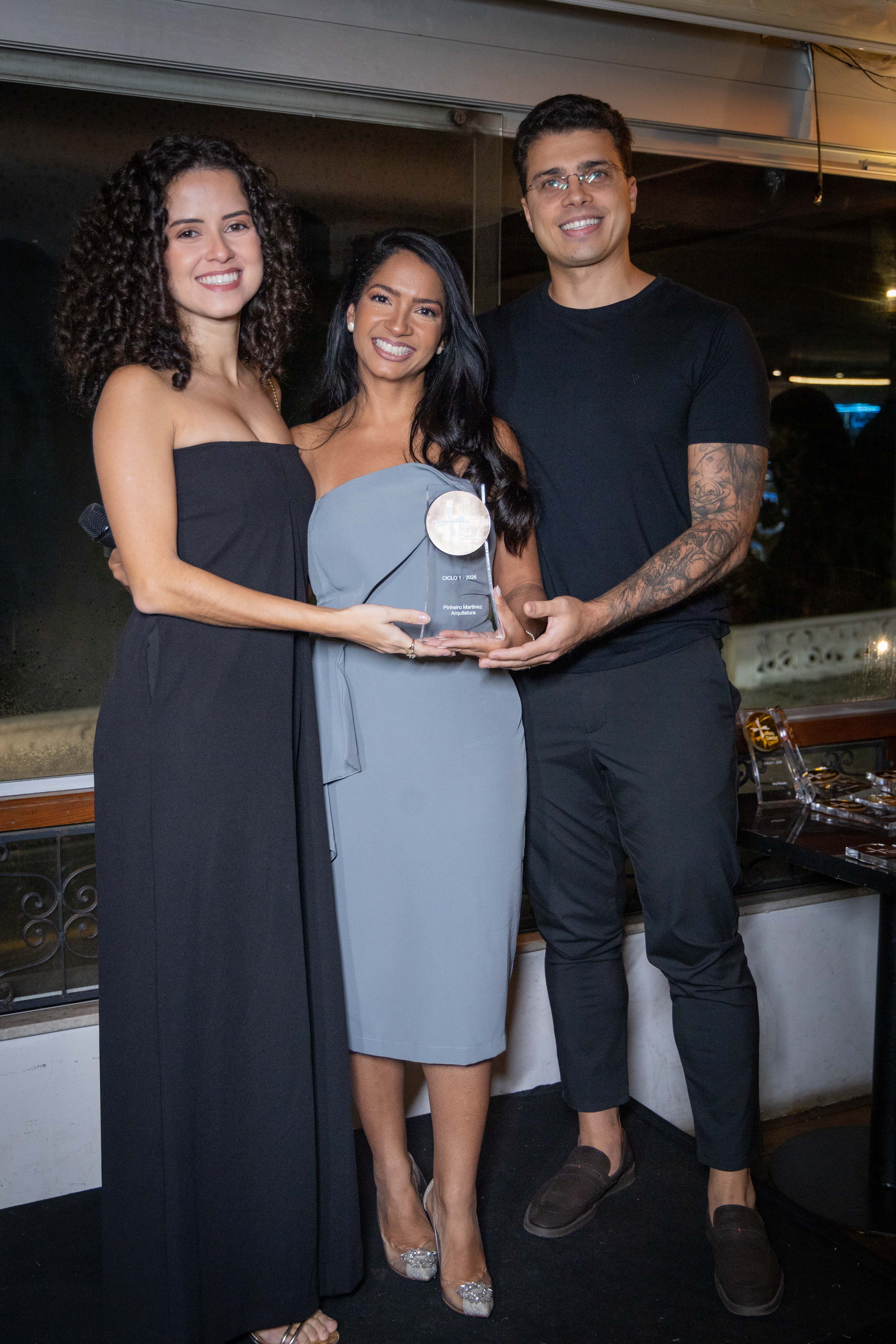 Paula Márques e Alex Álem com Camila Oliveira