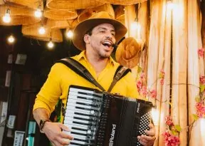 Herico Oliver leva o som da sanfona para audiovisual no Rio Vermelho