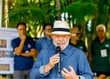 Lula recebe alta hospitalar após retirada de lesão no couro cabeludo