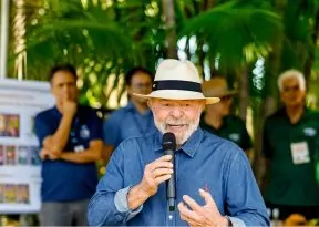 Lula recebe alta hospitalar após retirada de lesão no couro cabeludo