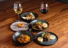 Santiago Cozinha promove rodízio de vinhos com gastronomia Ibérica em Salvador