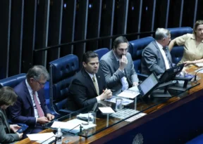 Senado aprova reconhecimento de estágio como experiência profissional