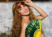 Shakira chega ao Brasil para megashow histórico em Copacabana