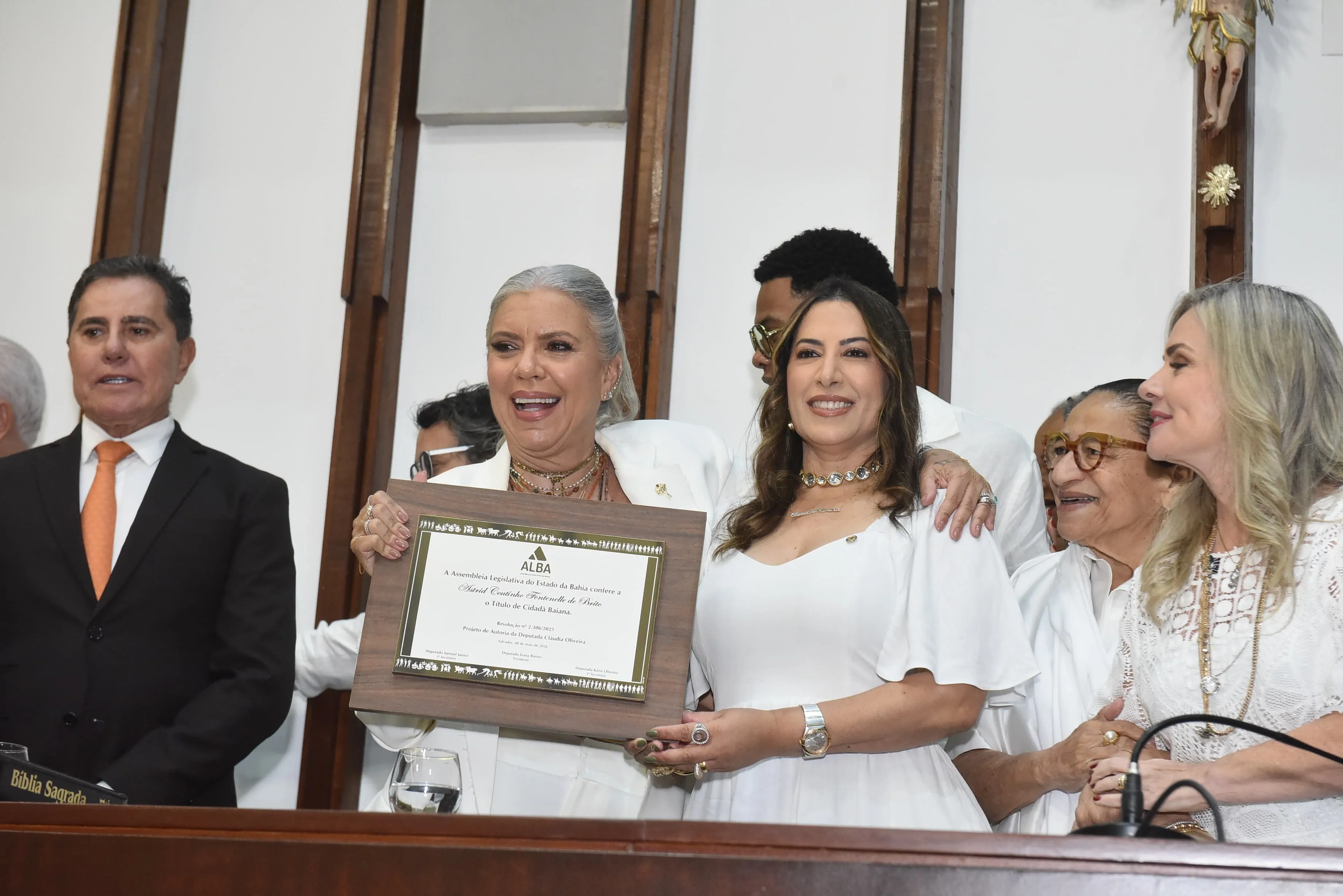 Astrid Fontenelle recebe Título de Cidadã Baiana na ALBA