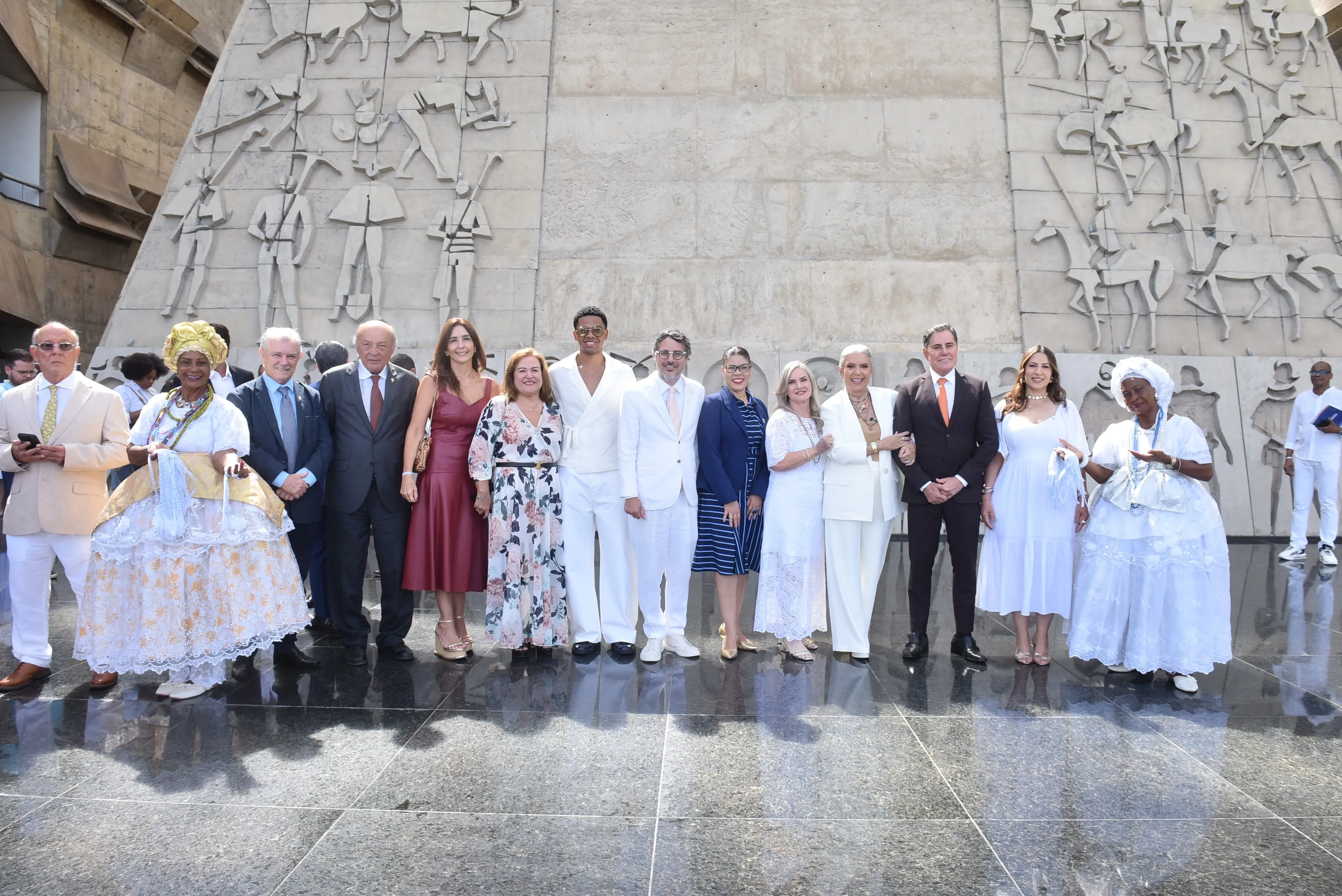 Astrid Fontenelle recebe Título de Cidadã Baiana na ALBA