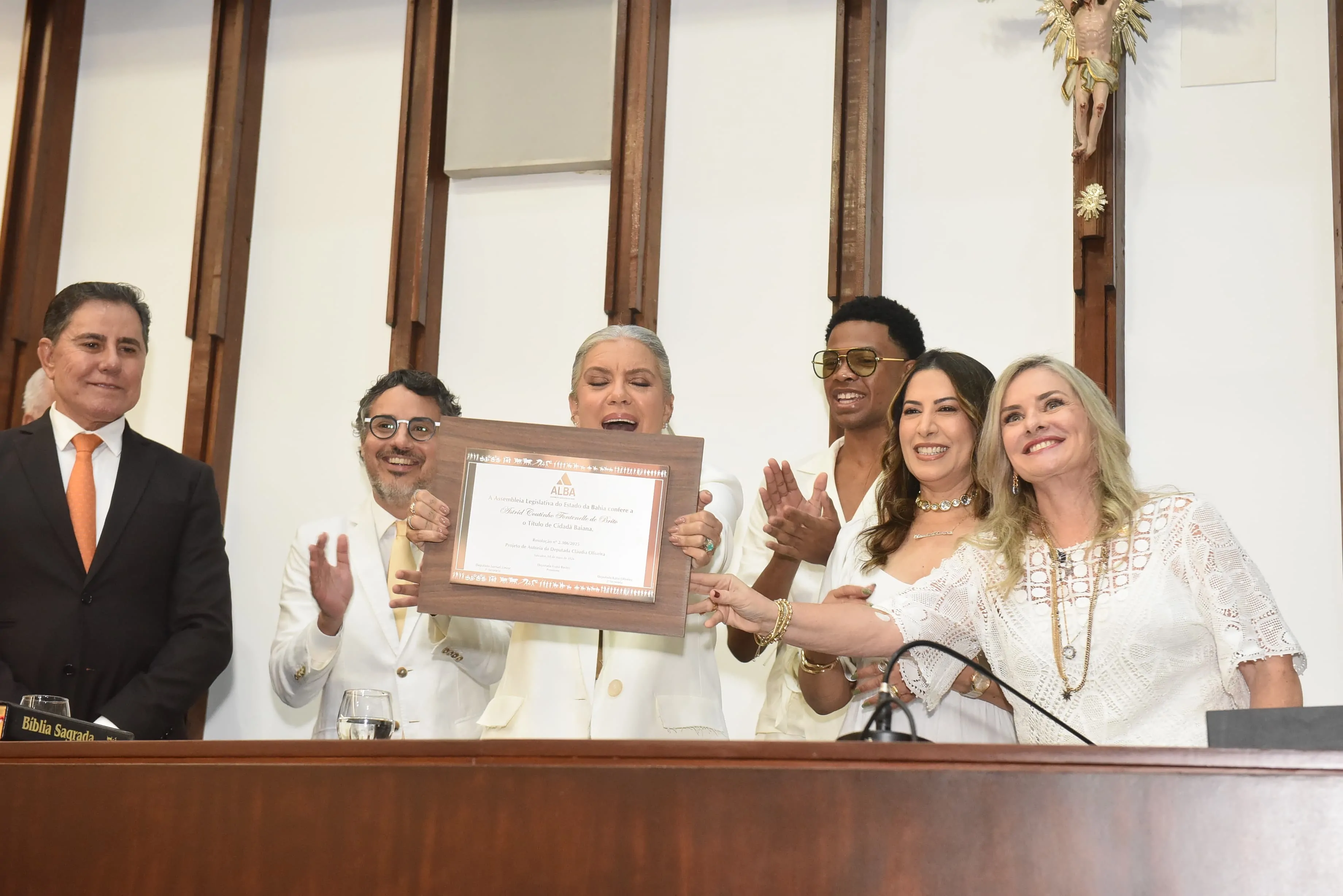 Astrid Fontenelle recebe Título de Cidadã Baiana na ALBA
