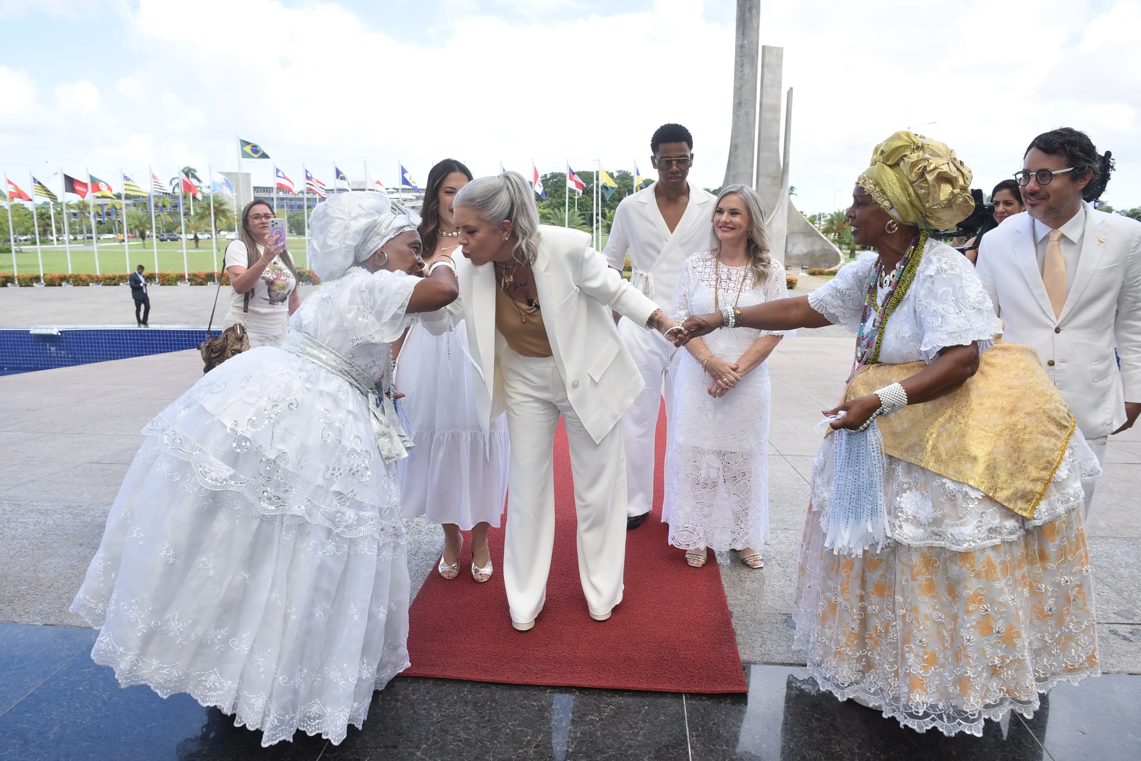 Astrid Fontenelle recebe Título de Cidadã Baiana na ALBA