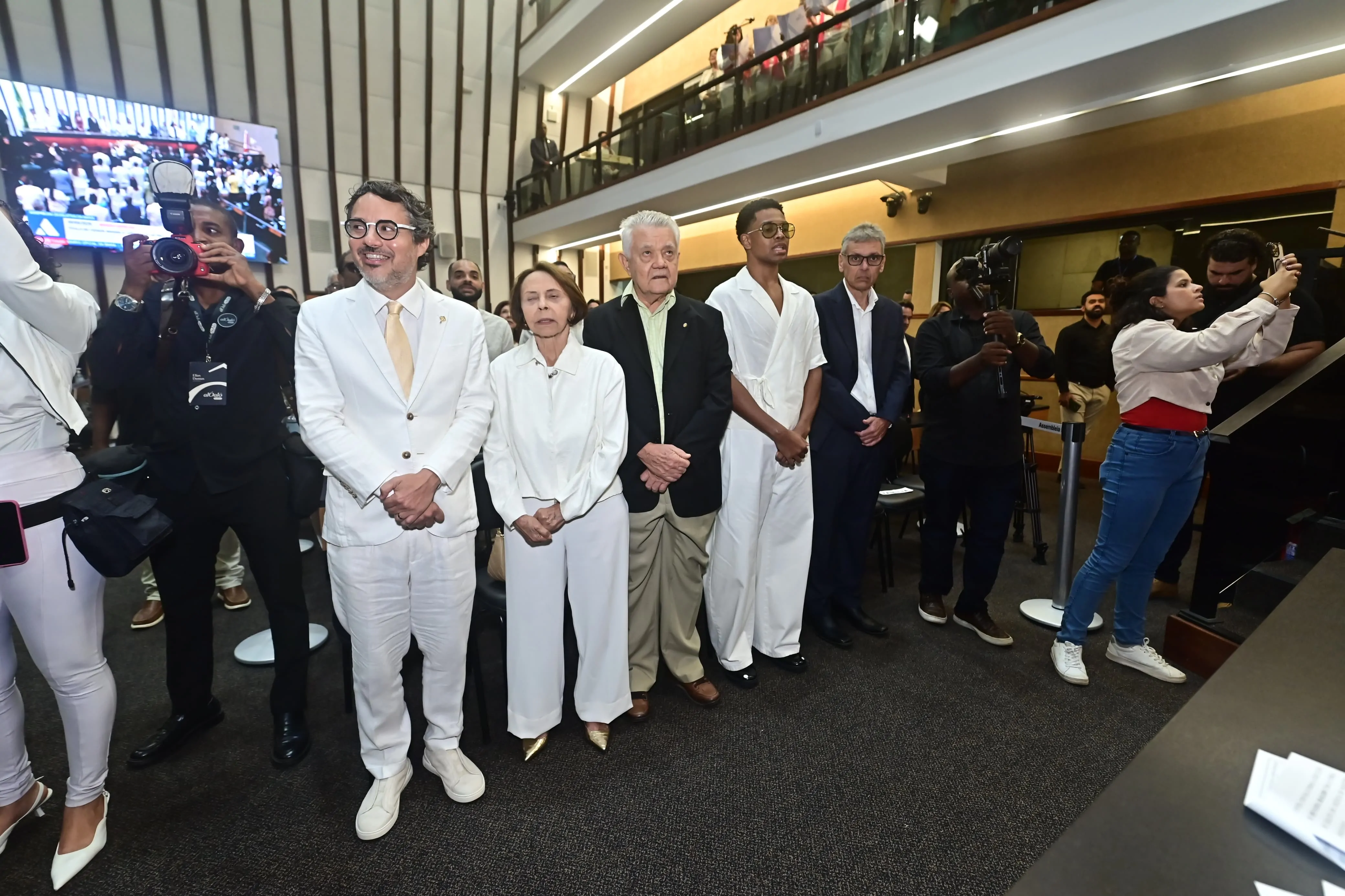 Astrid Fontenelle recebe Título de Cidadã Baiana na ALBA
