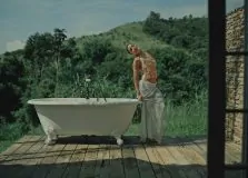 Anitta aposta em leveza e natureza no visual de “So Much Love”