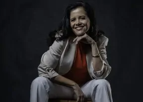 Atriz e jornalista, Elen Vila Nova, lança curso de oratória em Salvador