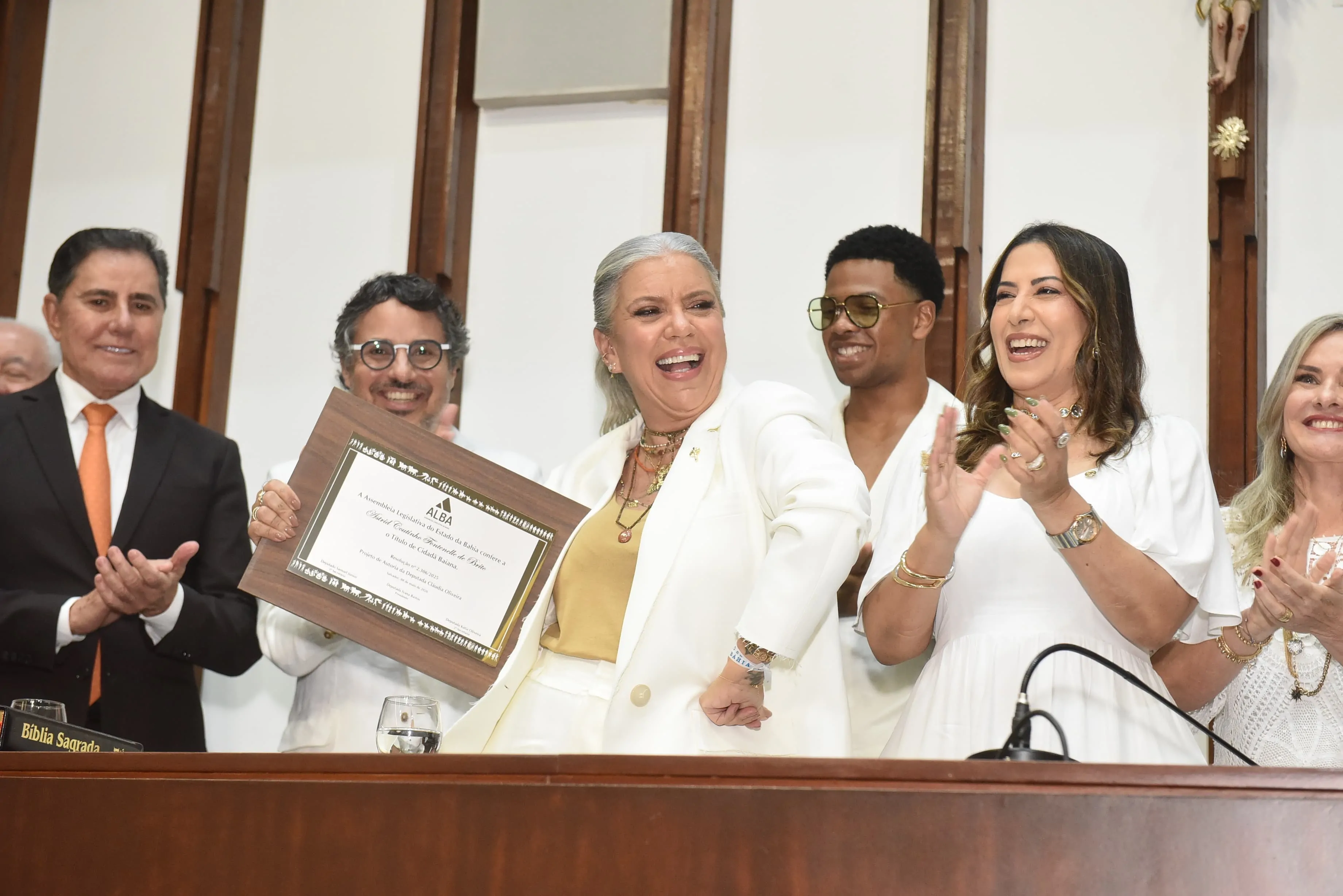 Astrid Fontenelle recebe Título de Cidadã Baiana na ALBA