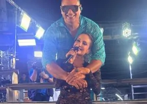 Claudia Leitte e Xanddy promovem encontro de trios em micareta na Bahia