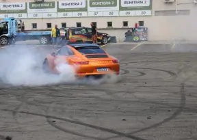 Competição leva automobilismo e manobras radicais ao Estádio de Pituaçu