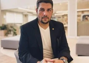 Em novo livro, Alexandre Ferreira questiona a construção de identidades autênticas na Era Digital