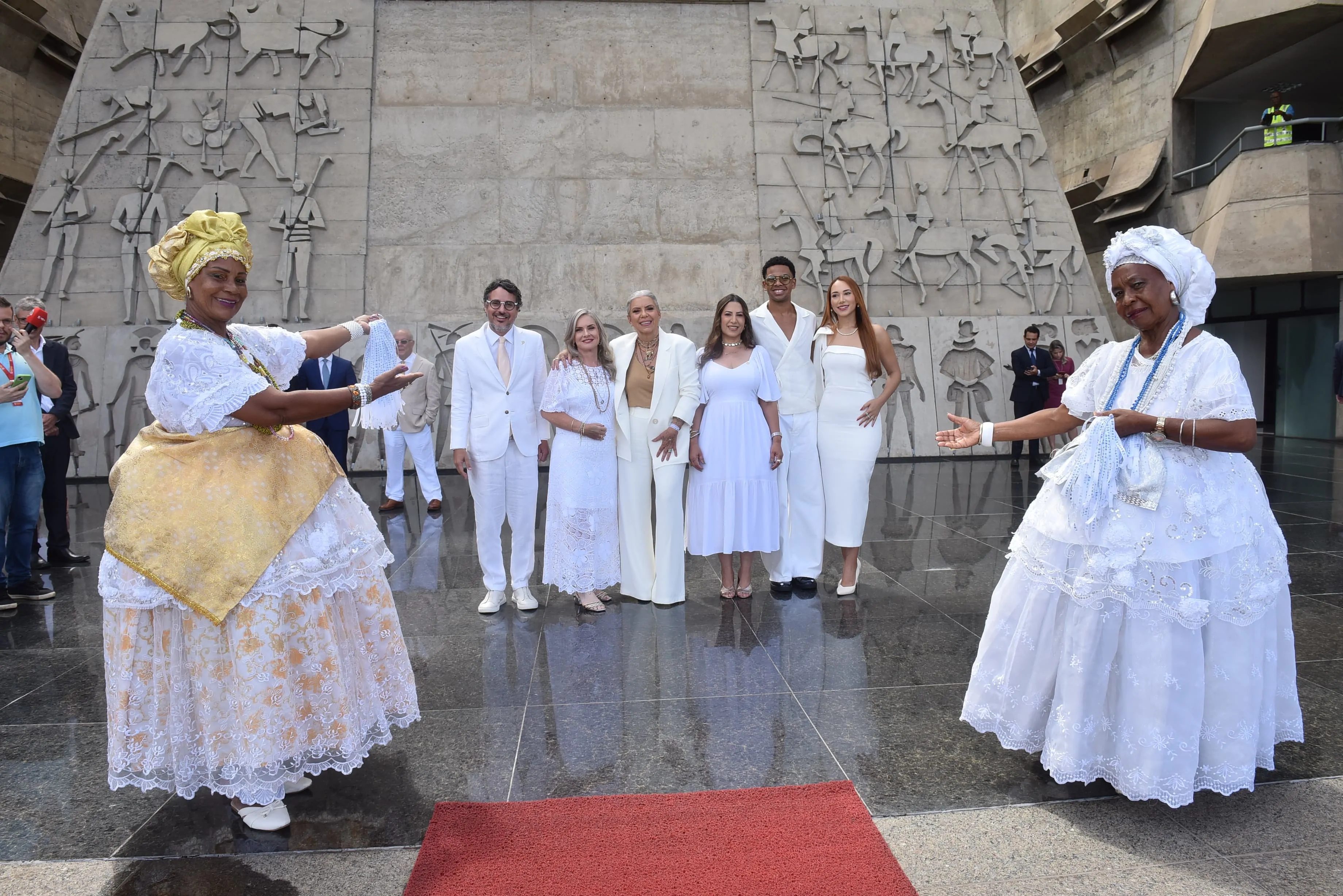 Astrid Fontenelle recebe Título de Cidadã Baiana na ALBA