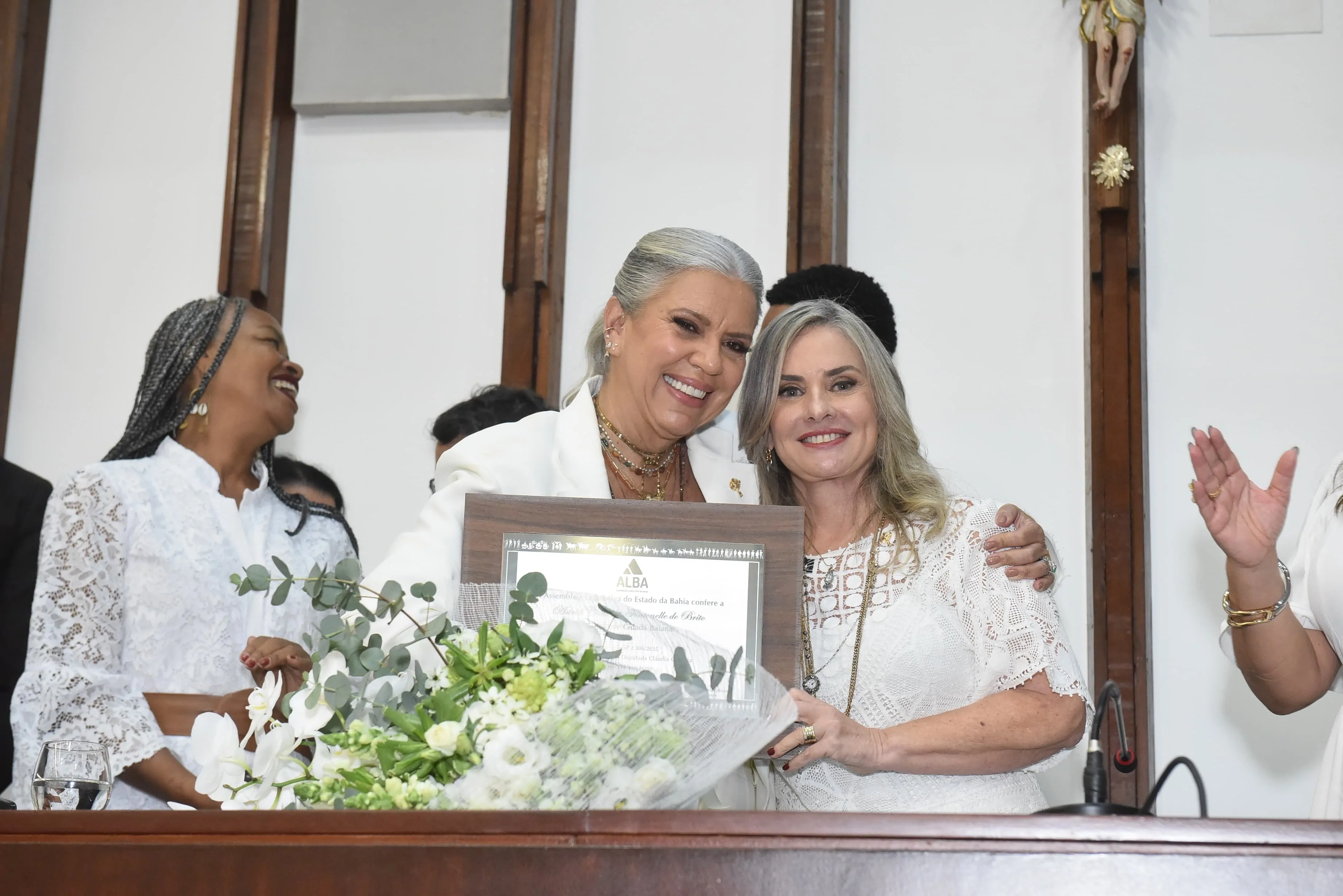 Astrid Fontenelle recebe Título de Cidadã Baiana na ALBA