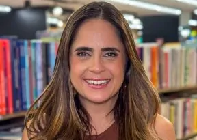 Fabiane Maimone lança livro comentado “A Arte da Guerra” em sessão de autógrafos em Salvador