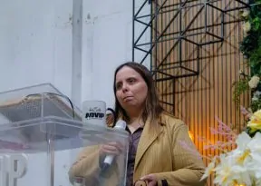 Fala de pastora sobre feminicídio mobiliza redes e amplia debate em evento com milhares de fiéis