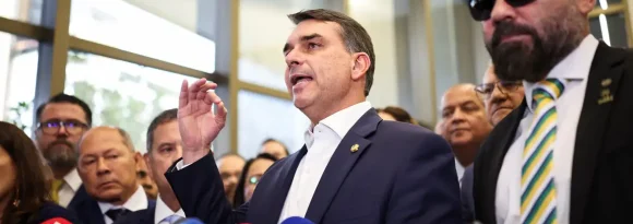 Flávio Bolsonaro confirma agenda em evento que movimenta o agronegócio baiano