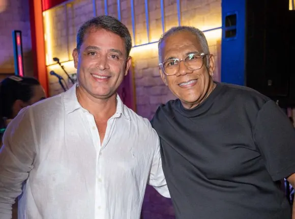 Fotos – Álvares Gastrobar é inaugurado no Rio Vermelho com homenagem a Caramuru em casarão histórico