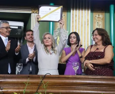 Fotos – Ivana Bastos recebe Título de Cidadã Soteropolitana em cerimônia na Câmara de Salvador