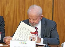 Lei que reconhece estágio como experiência profissional é vetada por Lula