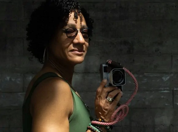 Lu Brito celebra trajetória na fotografia com mostra “Vinte e Um” em Salvador