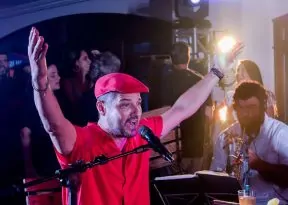 Marcelo Serrado retorna com projeto “Samba do Serrado” a Salvador