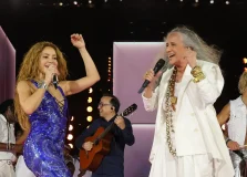 Shakira e Maria Bethânia trocam elogios após encontro em Copacabana