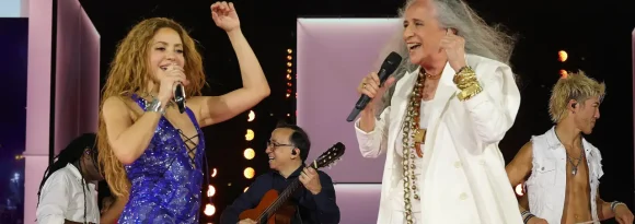 Shakira e Maria Bethânia trocam elogios após encontro em Copacabana