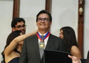 Sosthenes Macêdo recebe Comenda 2 de Julho na ALBA