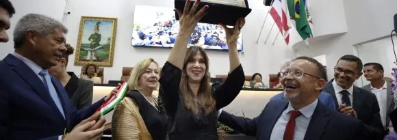 Tatiana Velloso recebe homenagens da Câmara Municipal de Feira de Santana