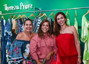 Thereza Priore reuniu mães para brunch especial. Confira registros!