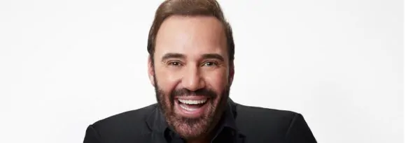 Diogo Portugal traz a Salvador o espetáculo “Impróprio para Políticos”