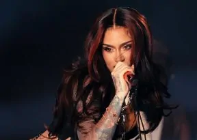 Após mobilização de fãs, Kehlani confirma retorno ao Brasil com show em Salvador