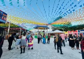 Arraiá Folia da Família promove cenografia inspirada no interior nordestino em Salvador