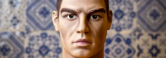 Bar em Salvador serve drink em escultura de Cristiano Ronaldo durante a Copa do Mundo