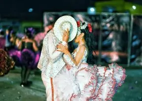 Campeonato de quadrilhas juninas reúne grupos para celebrar a cultura nordestina