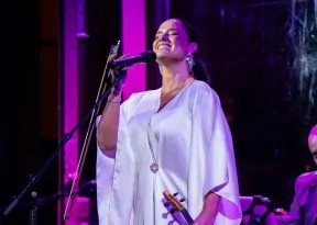Cantora portuguesa, Noa, prepara novo álbum com participações de artistas baianos