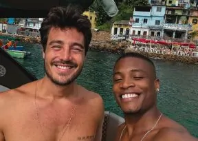 Com show marcado para agosto, Tiago Iorc curte dias em Salvador acompanhado do cantor UEL
