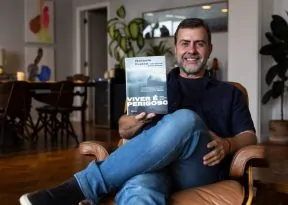 Marcelo Freixo lança primeiro livro em Salvador com debate e sessão de autógrafos