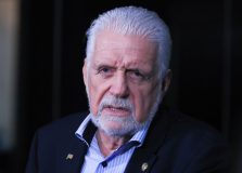 Em meio a caso Master, Jaques Wagner anuncia saída da liderança do governo no Senado