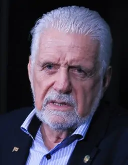 Em meio a caso Master, Jaques Wagner anuncia saída da liderança do governo no Senado