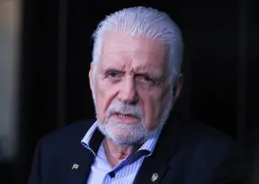 Jaques Wagner é intimado pela PF para depor em investigação sobre o Banco Master