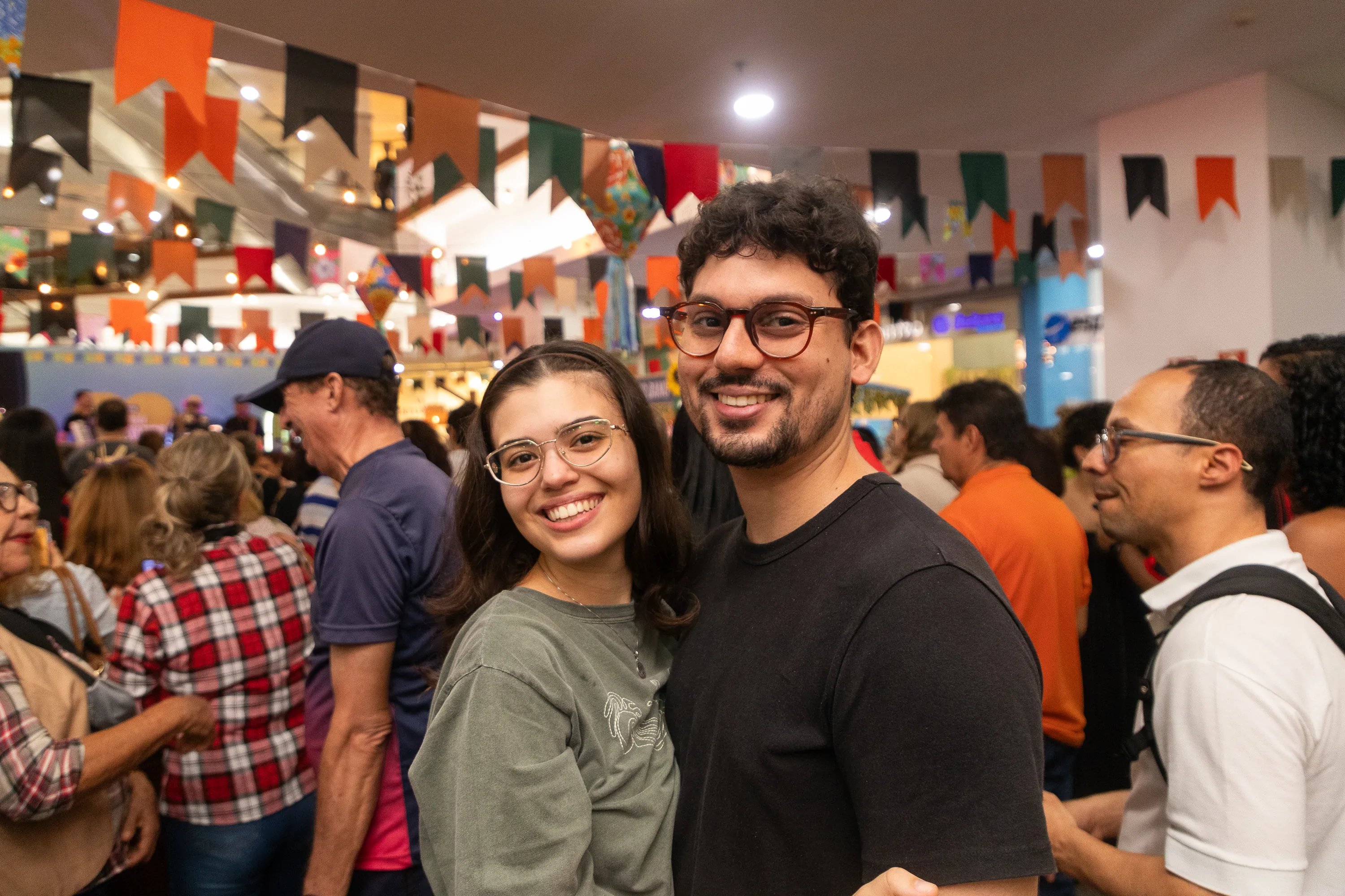 Giovana Queiroz e Vinicius Moreno