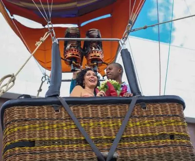 Fotos – Shopping Bela Vista celebra Dia dos Namorados com pedido de casamento em voo de balão