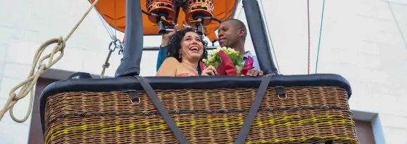 Fotos – Shopping Bela Vista celebra Dia dos Namorados com pedido de casamento em voo de balão